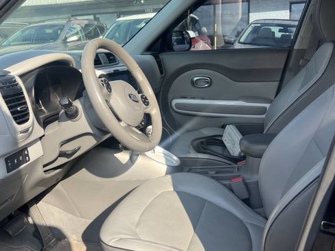 Used 2017 Kia Soul EV + FWD image 10