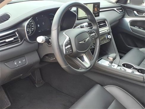 Used 2025 Genesis G70 2.5T image 8