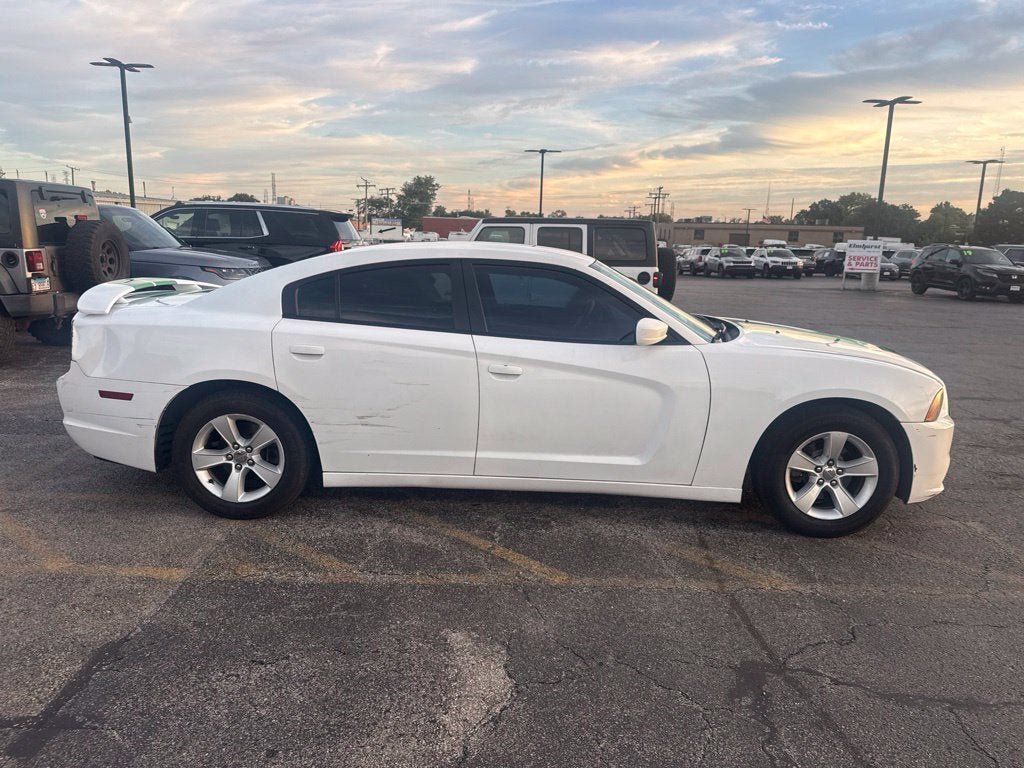 Used 2014 Dodge Charger SE RWD image 6