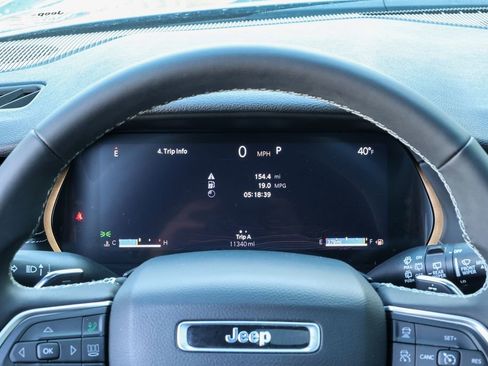 Used 2025 Jeep Grand Cherokee L Laredo image 10