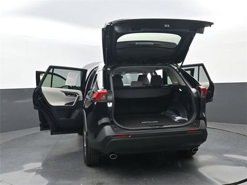 Used 2025 Toyota RAV4 XLE image 34