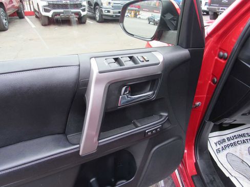 Used 2016 Toyota 4Runner Limited image 13