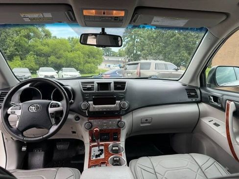 Used 2012 Toyota Highlander Limited w/ Tow Pkg FWD image 7