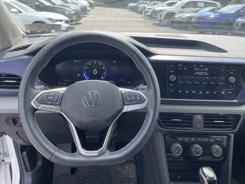 Used 2023 Volkswagen Taos SE AWD/4WD image 12