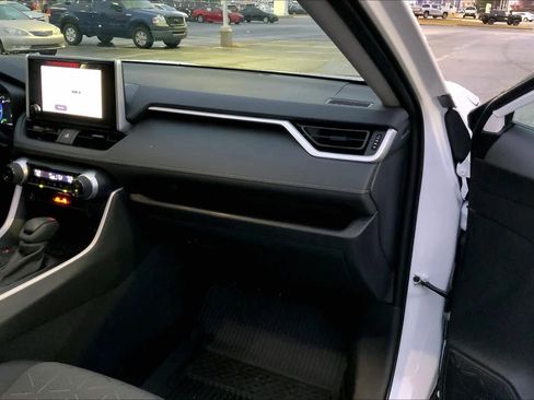 Used 2025 Toyota RAV4 XLE image 18