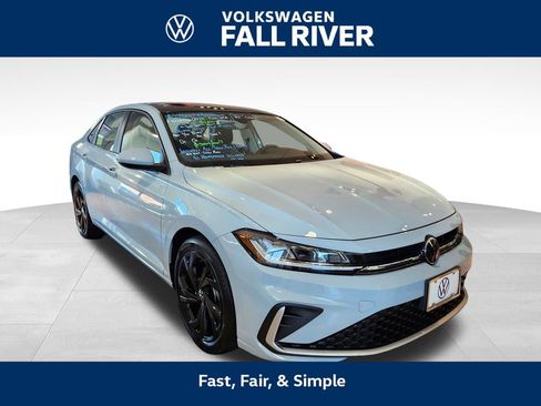 New 2025 Volkswagen Jetta SE image 1