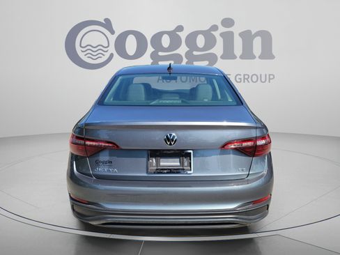 Used 2022 Volkswagen Jetta SE FWD image 3