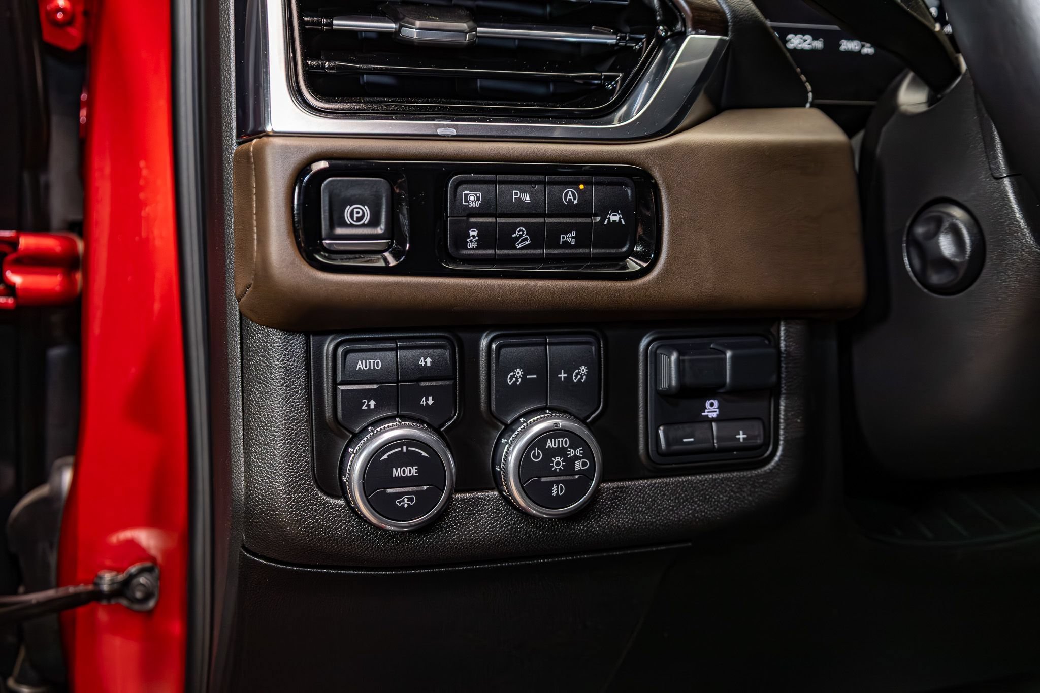 Used 2025 GMC Yukon Denali Ultimate AWD/4WD image 17