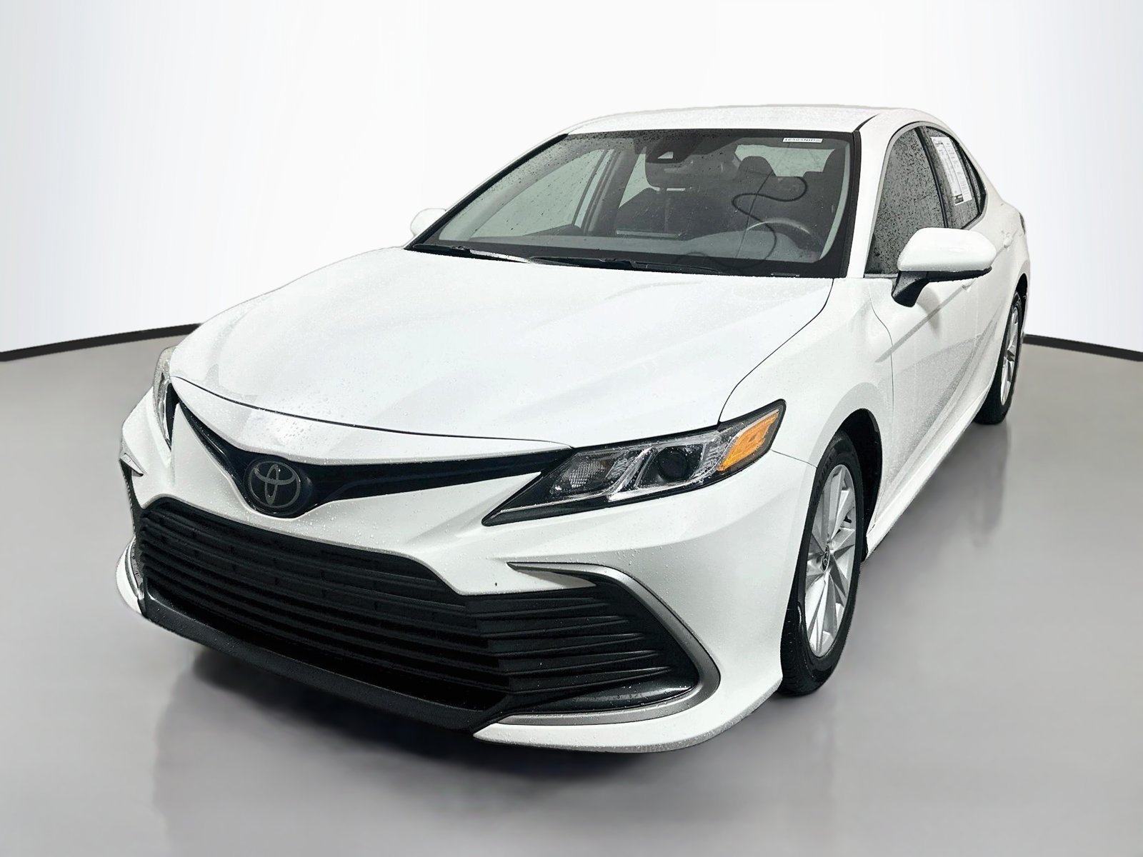 Used 2022 Toyota Camry LE FWD image 3