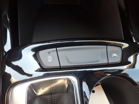 Certified 2024 Chevrolet Trax LT w/ LT Convenience Package FWD image 25