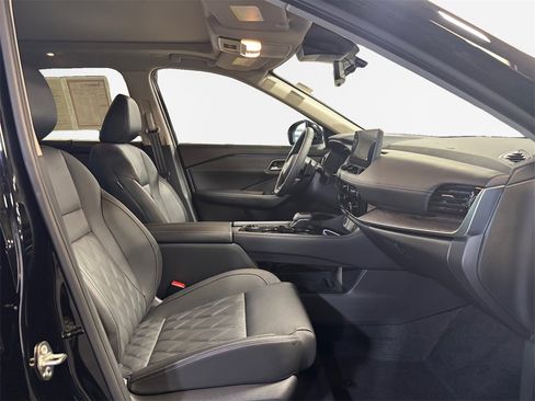 Used 2024 Nissan Rogue Platinum w/ Platinum Premium Package image 26