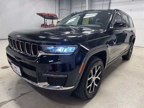 Used 2023 Jeep Grand Cherokee L Limited AWD/4WD image 3