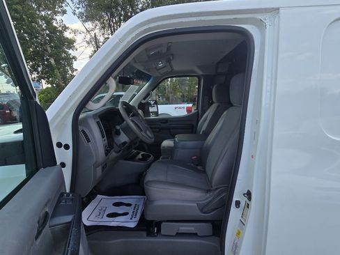 Used 2015 Nissan NV 2500 SV w/ Side & Curtain Airbag Package image 9