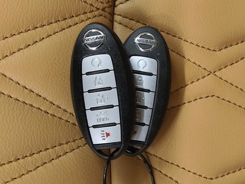 Used 2023 Nissan Sentra SV w/ SV Premium Package FWD image 32