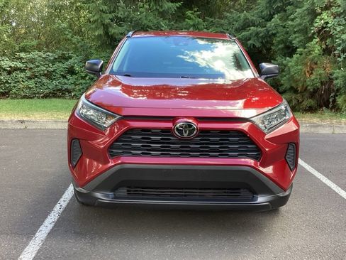 Used 2021 Toyota RAV4 LE AWD/4WD image 18