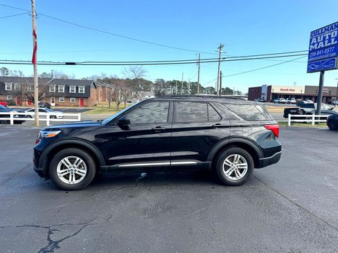 Used 2022 Ford Explorer XLT w/ Equipment Group 202A image 2