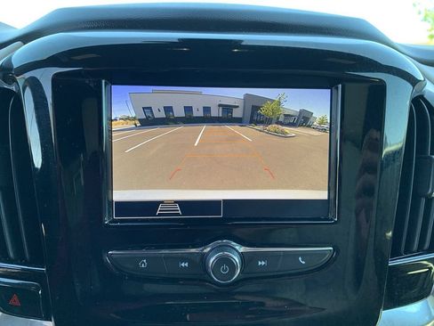 Used 2022 Chevrolet Traverse LS FWD image 23