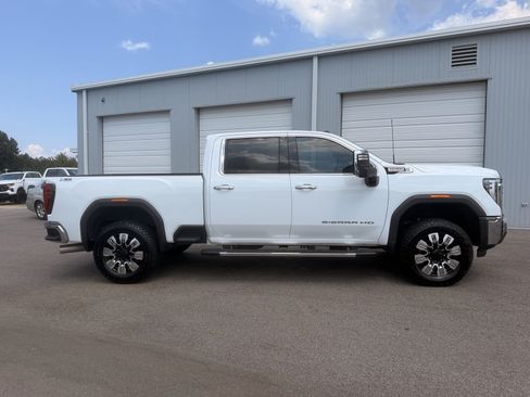 Used 2024 GMC Sierra 2500 SLT w/ SLT Premium Package AWD/4WD image 13