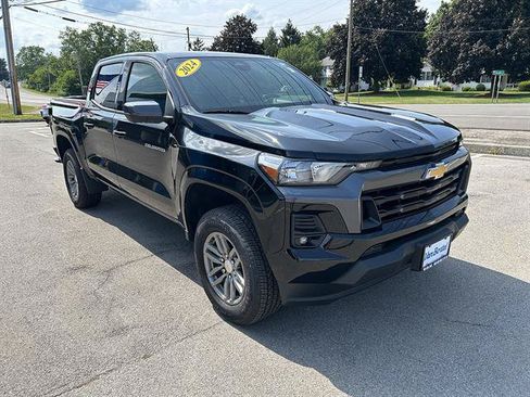 Used 2024 Chevrolet Colorado LT w/ LT Convenience Package II AWD/4WD image 7