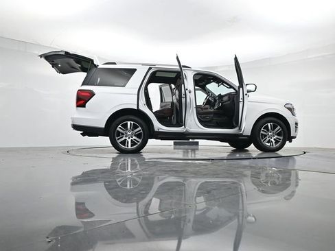 Used 2024 Ford Expedition Limited image 53