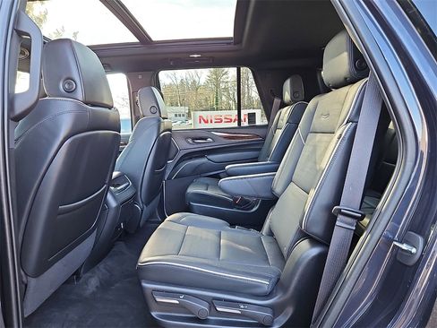 Used 2022 Cadillac Escalade Premium Luxury image 14