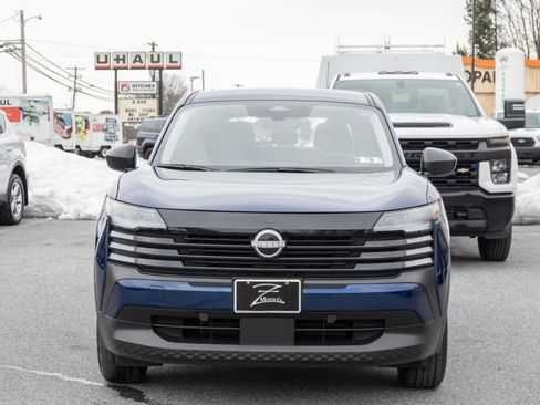 Used 2025 Nissan Kicks S w/ Charging Package image 5