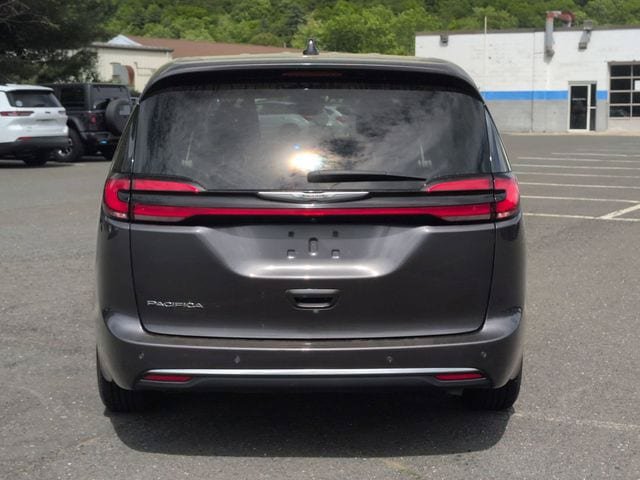 Certified 2023 Chrysler Pacifica Touring-L FWD image 7