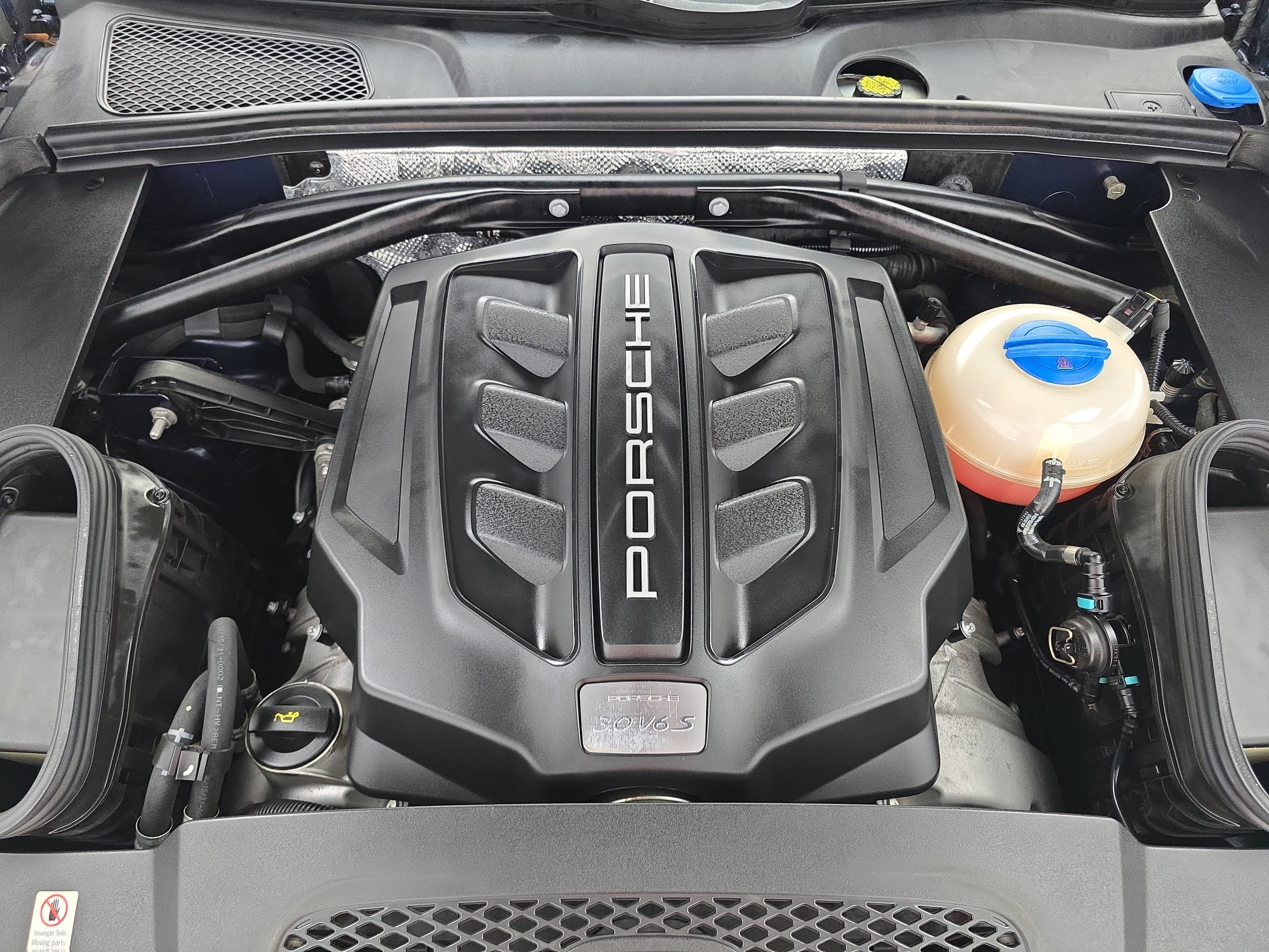 Certified 2016 Porsche Macan S AWD/4WD image 33