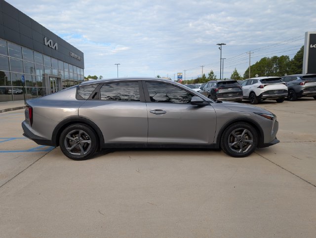 Used 2025 Kia K4 FWD image 2