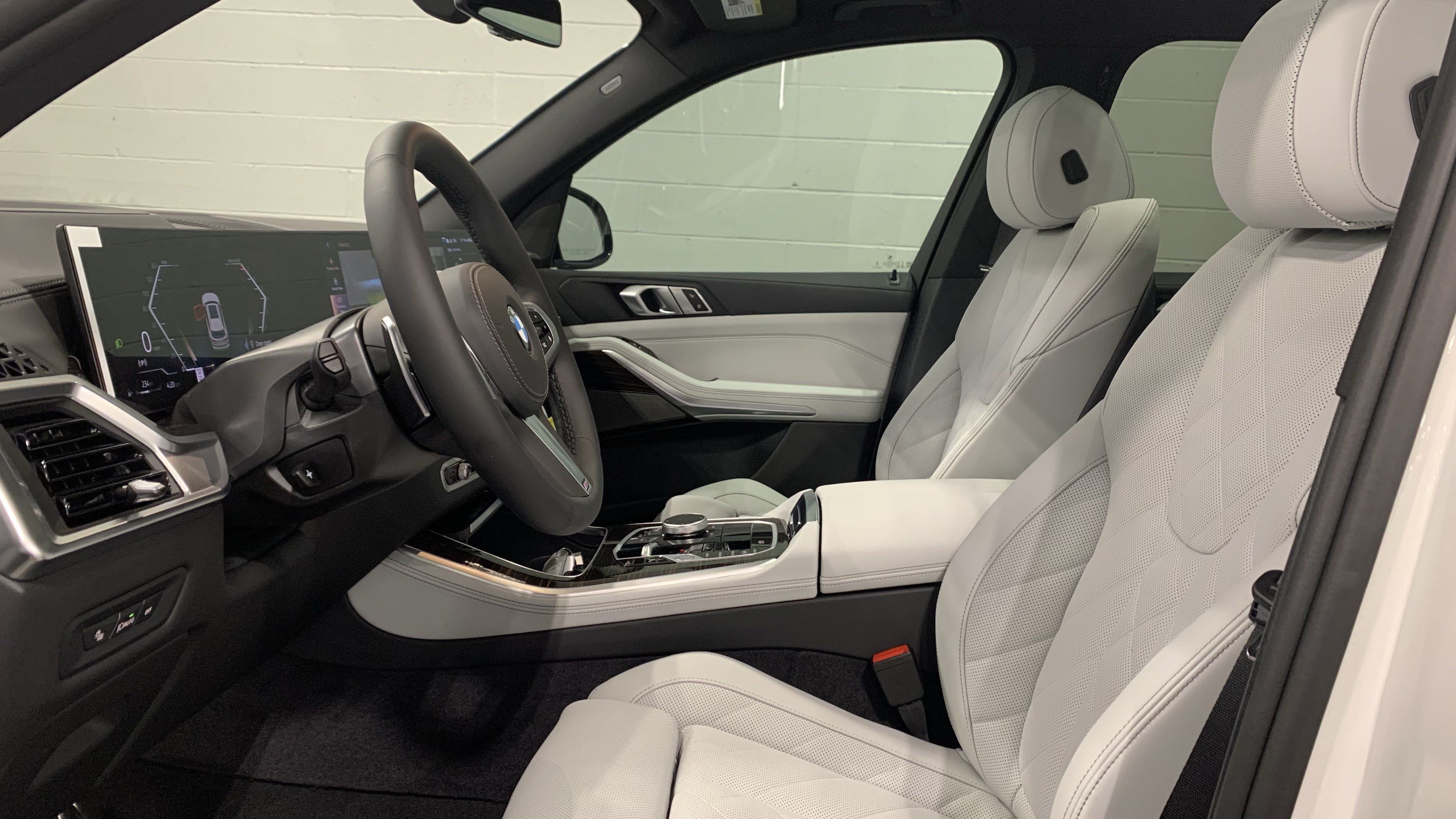 Certified 2026 BMW X5 xDrive40i w/ M Sport Package AWD/4WD image 12