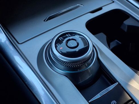 Used 2022 Ford Explorer XLT w/ Equipment Group 202A image 18