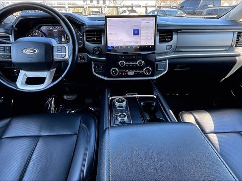 Used 2023 Ford Expedition XLT image 14