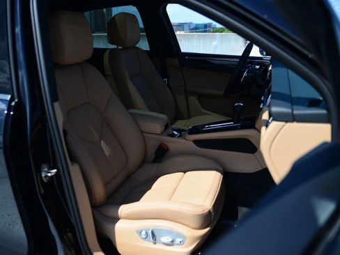 Certified 2025 Porsche Macan image 23