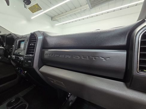 Used 2019 Ford F250 XLT w/ XLT Value Package image 17