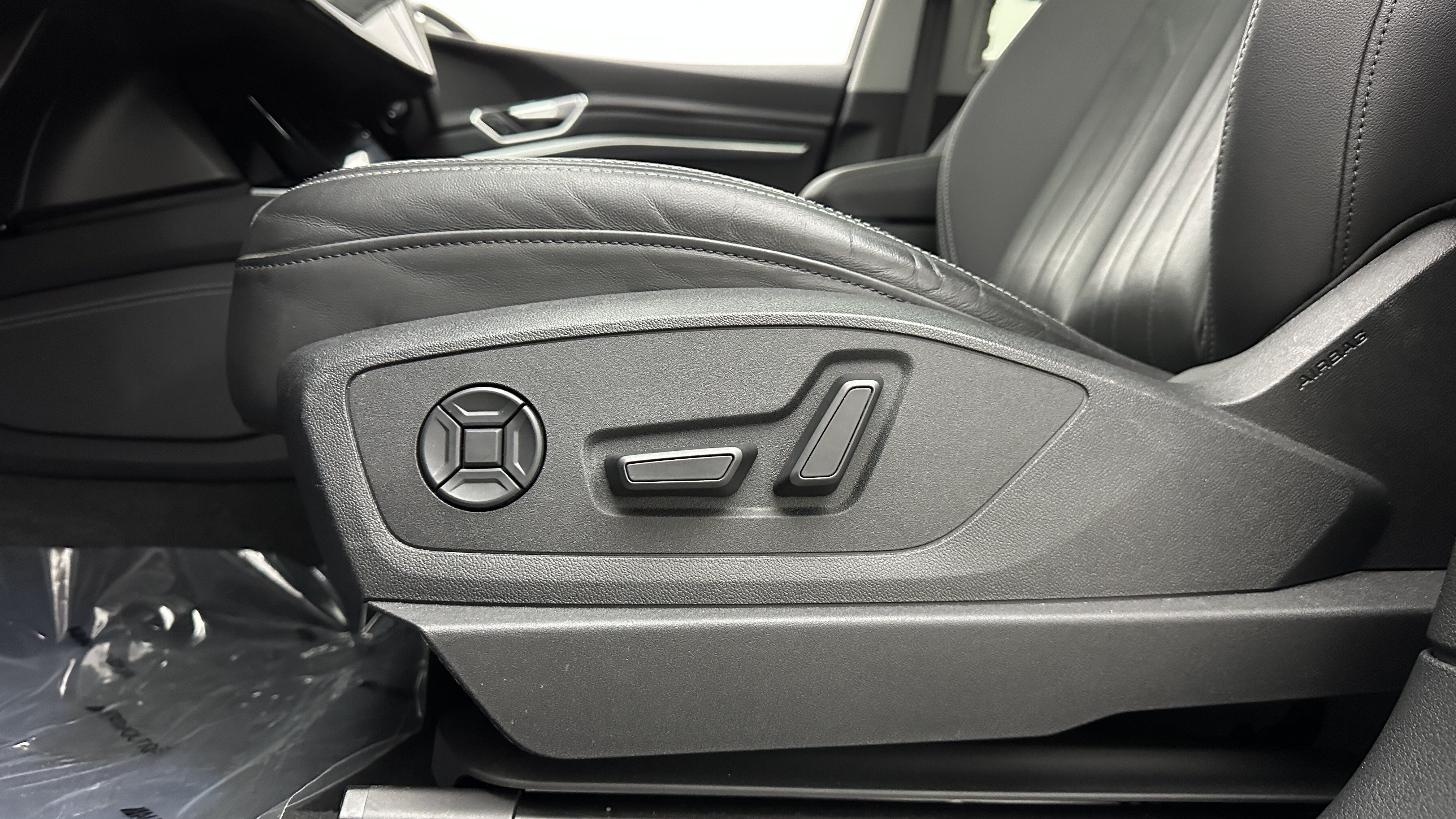 Used 2021 Audi e-tron Premium w/ Black Optic Package AWD/4WD image 17