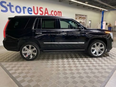 Used 2019 Cadillac Escalade Premium Luxury AWD/4WD image 7