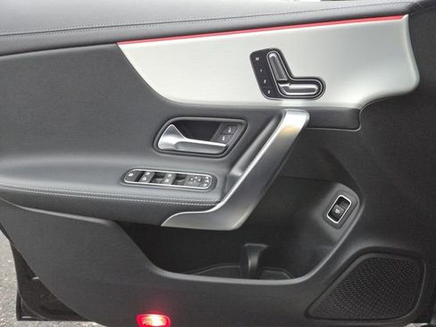 Used 2025 Mercedes-Benz CLA 250 4MATIC image 32