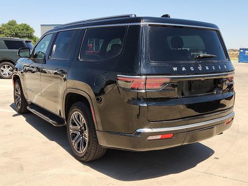 Used 2024 Jeep Wagoneer Series II w/ Flexible Seating Group RWD image 2