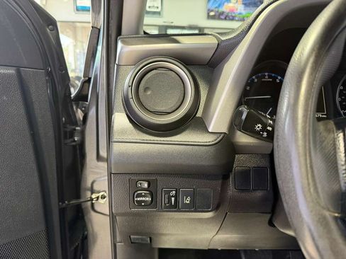 Used 2017 Toyota RAV4 LE FWD image 18
