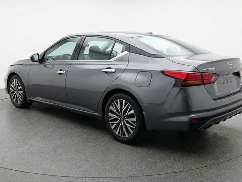 Used 2025 Nissan Altima 2.5 SV FWD image 6
