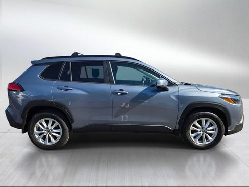 Used 2022 Toyota Corolla Cross LE AWD/4WD image 2