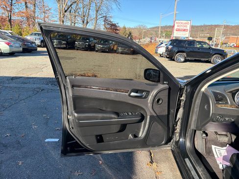 Used 2016 Chrysler 300 C image 13