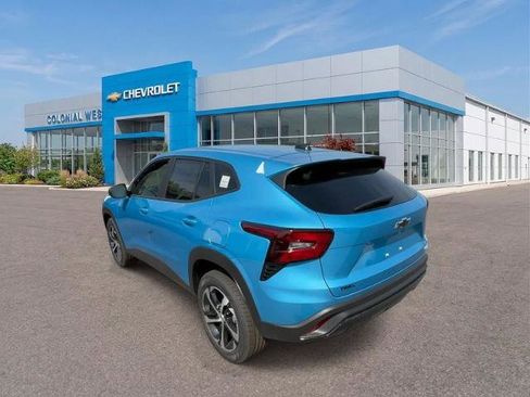 Used 2026 Chevrolet Trax RS w/ Sunroof Package FWD image 3