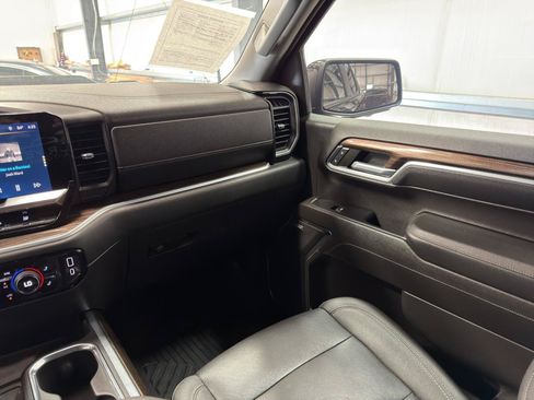 Used 2022 Chevrolet Silverado 1500 LT Trail Boss w/ LT Trail Boss Premium Package AWD/4WD image 19