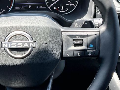 Certified 2025 Nissan Rogue SV FWD image 23