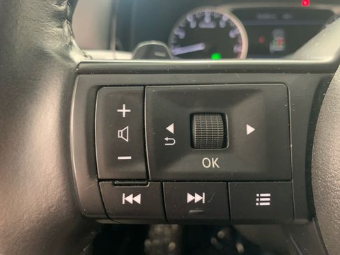 Used 2024 Nissan Pathfinder SV FWD image 26