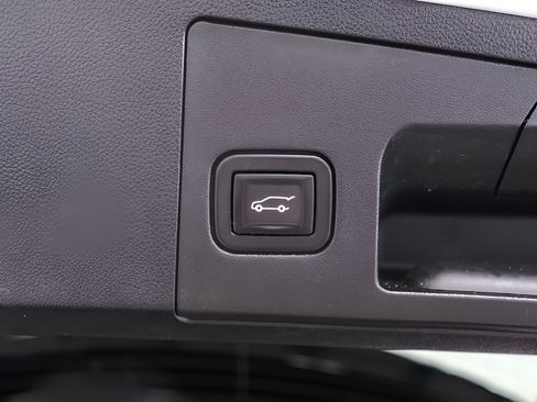 Used 2021 Cadillac XT4 Premium Luxury w/ Sun And Sound Package AWD/4WD image 38