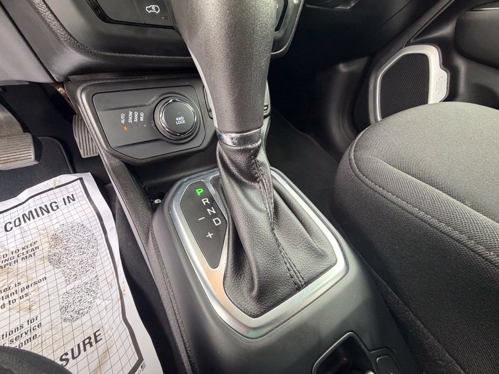 Used 2021 Jeep Renegade Latitude AWD/4WD image 32