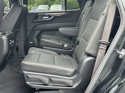 Used 2025 GMC Yukon Elevation RWD image 16