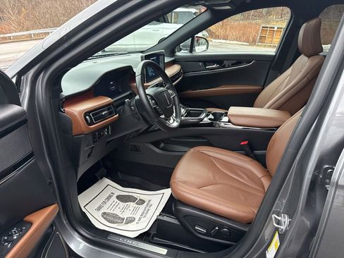 Used 2023 Lincoln Nautilus Reserve image 16